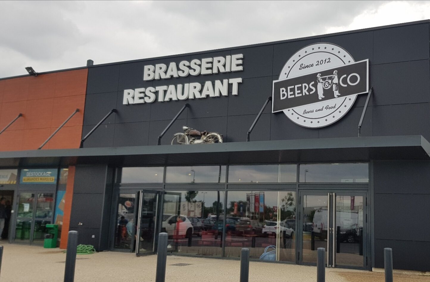 Devanture Beers And Co