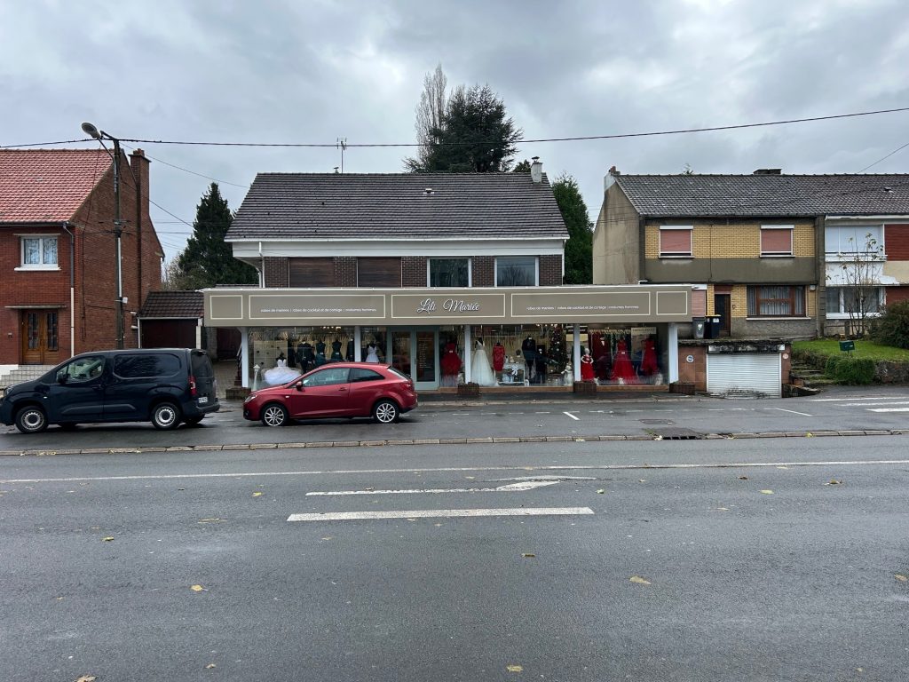 lili mariée enseigne